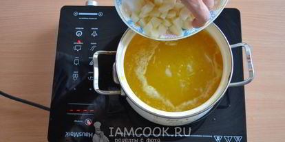 Шаг 4: сырного супа с зеленым горошком