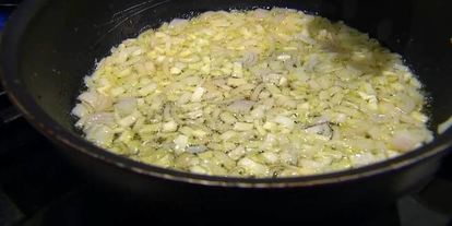 Шаг 3: тосканского супа из белой фасоли с чесночными гренками