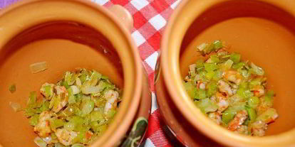 Шаг 6: тыквенного супа в горшочках с креветками под слоеными крышечками