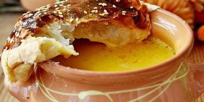 Шаг 9: тыквенного супа в горшочках с креветками под слоеными крышечками