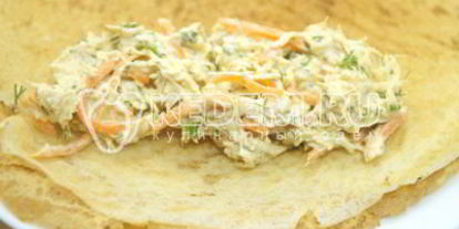 Шаг 8: блинов с курицей и морковью по-корейски