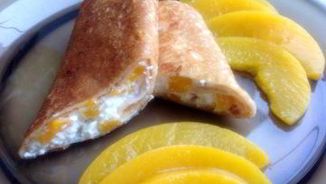 Рецепт Блинов с нежнейшей начинкой из творога и персиков