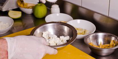 Шаг 10: блинов с творогом и фруктами