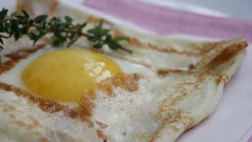 Рецепт Блинов с яйцом и беконом