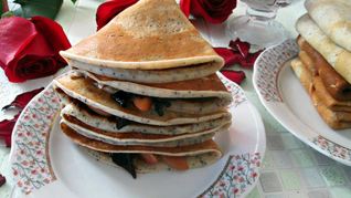 Рецепт Маковых блинов с яблоками и черносливом