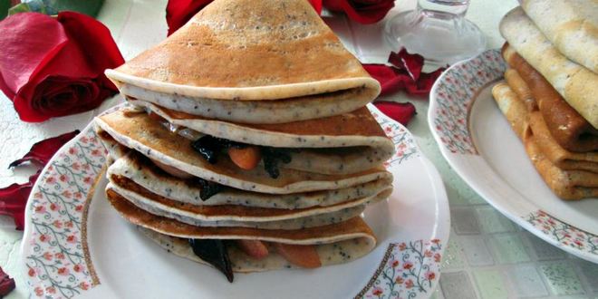 Рецепт Маковых блинов с яблоками и черносливом