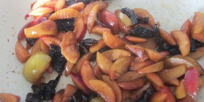 Шаг 3: маковых блинов с яблоками и черносливом