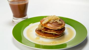 Рецепт Панкейков с грушевым сиропом и горячий шоколад