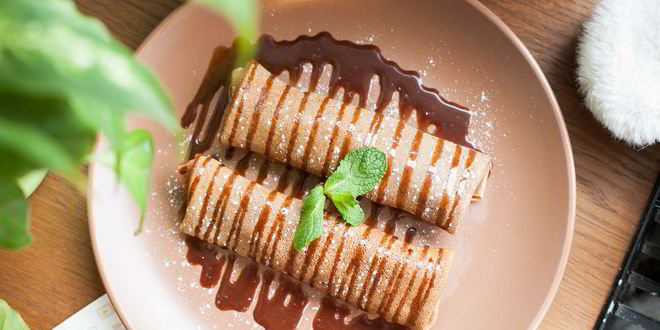 Рецепт шоколадных блинов с бананом