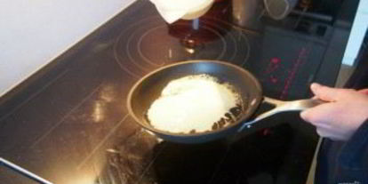 Шаг 3: тоненьких блинов на молоке