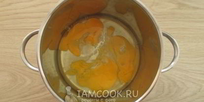 Шаг 2: тонких блинов с дырочками на сыворотке