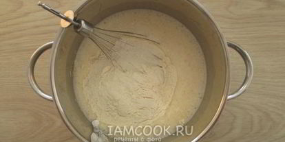 Шаг 4: тонких блинов с дырочками на сыворотке