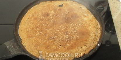 Шаг 8: тонких блинов с дырочками на сыворотке