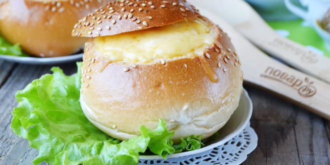 Рецепт булочек, фаршированных омлетом, на завтрак