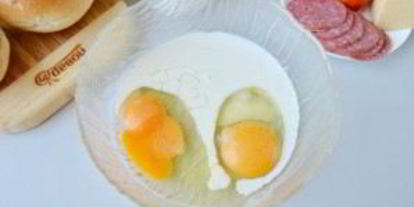 Шаг 1: булочек, фаршированных омлетом, на завтрак