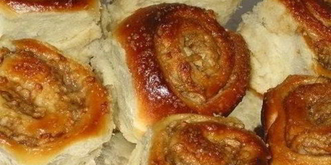 Рецепт булочек из быстрого теста с яблоком