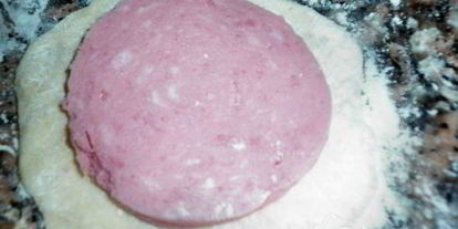 Шаг 2: булочек с колбасой