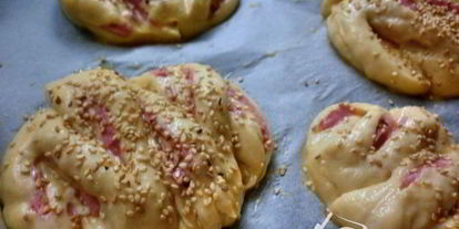 Шаг 5: булочек с колбасой