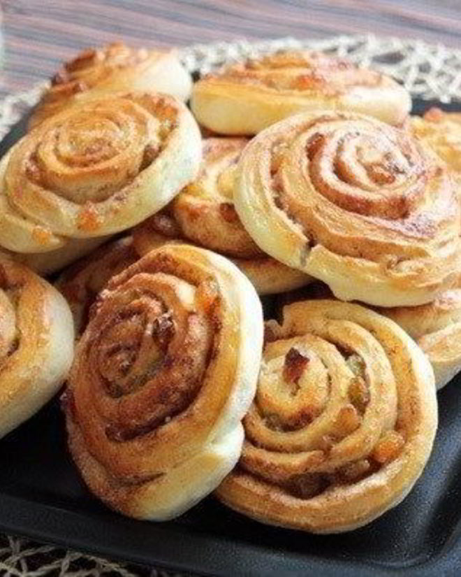 Рецепт булочек с корицей и изюмом