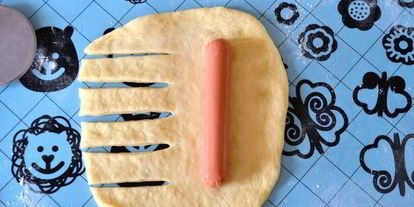 Шаг 2: булочек с сосисками