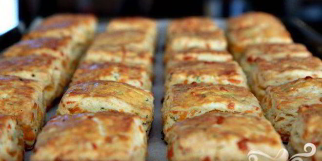 Рецепт булочек с сыром и луком