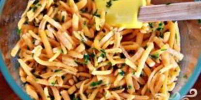 Шаг 1: булочек с сыром и луком