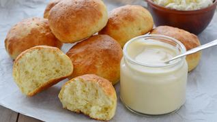 Рецепт Быстрых творожных булочек со взбитым медом