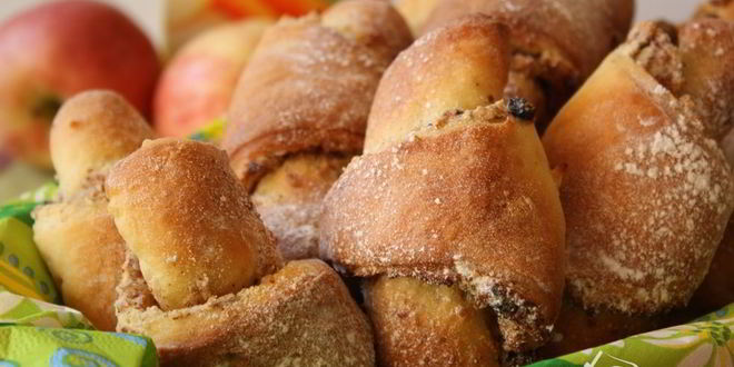 Рецепт Быстрых творожных круассанов с яблочно-ореховой начинкой