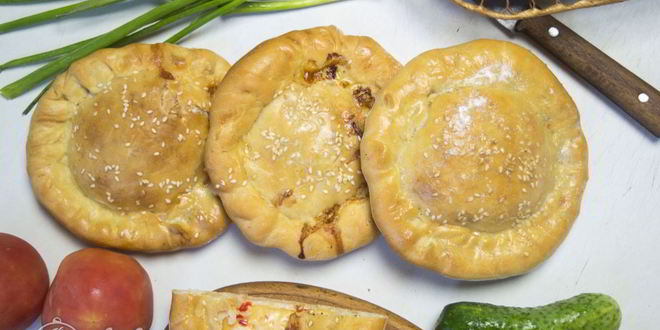 Рецепт Дрожжевых булочек с колбасой и сыром