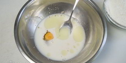 Шаг 1: дрожжевых булочек с колбасой и сыром