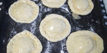 Шаг 6: дрожжевых булочек с колбасой и сыром