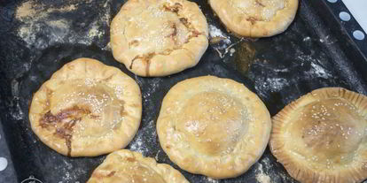 Шаг 7: дрожжевых булочек с колбасой и сыром