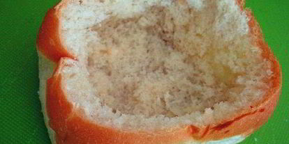 Шаг 1: глазуньи в булочке с пармезаном и красной икрой