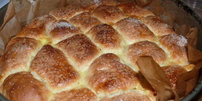 Рецепт румяных булочек с курагой и черносливом