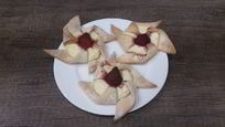 Рецепт Слоеных булочек с творогом и клубникой