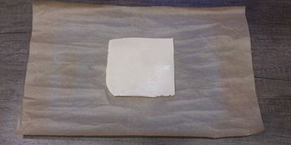 Шаг 2: слоеных булочек с творогом и клубникой