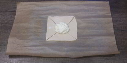 Шаг 4: слоеных булочек с творогом и клубникой