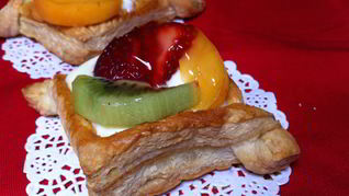 Рецепт Ватрушек из слоеного теста с заварным кремом