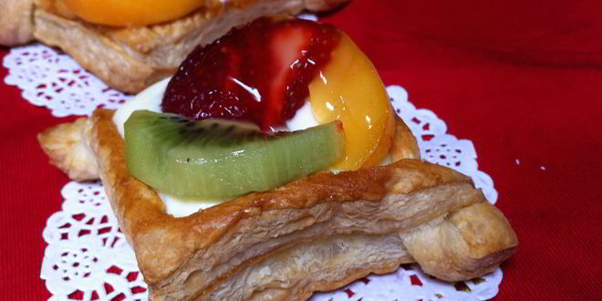 Рецепт Ватрушек из слоеного теста с заварным кремом