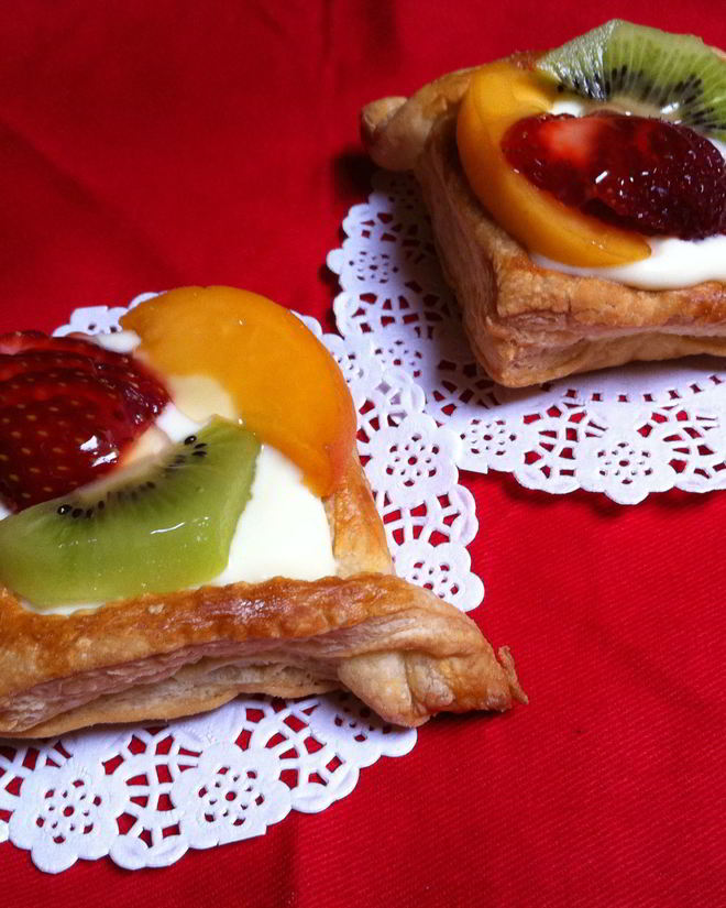 Рецепт ватрушек из слоеного теста с заварным кремом