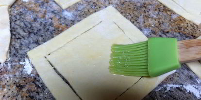 Шаг 2: ватрушек из слоеного теста с заварным кремом