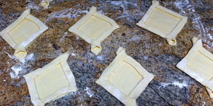 Шаг 4: ватрушек из слоеного теста с заварным кремом