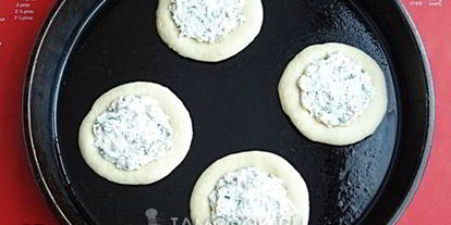 Шаг 13: ватрушек с копченым сыром и укропом