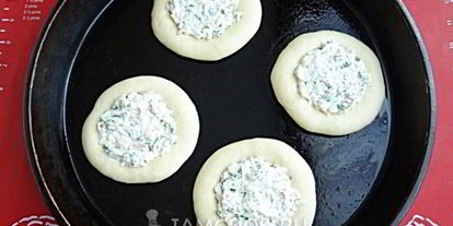 Шаг 14: ватрушек с копченым сыром и укропом