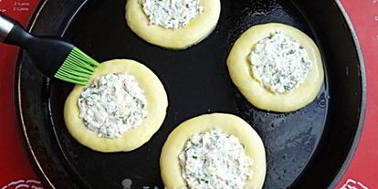 Шаг 15: ватрушек с копченым сыром и укропом