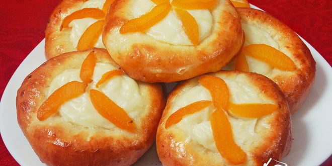 Рецепт ватрушек с пудингома и абрикосами