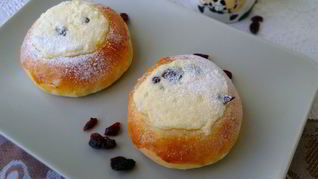 Рецепт Ватрушек с творогом и клюквой