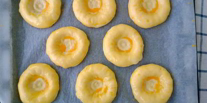 Шаг 4: ватрушек с творогом и клюквой