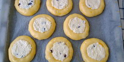 Шаг 5: ватрушек с творогом и клюквой