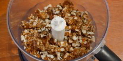 Шаг 2: чизкейка с пралине из грецких орехов